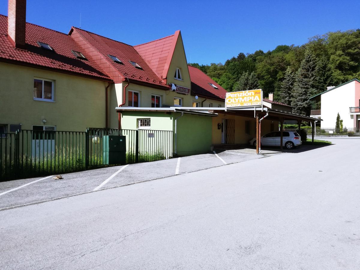 Penzión Olympia** Besztercebánya Kültér fotó